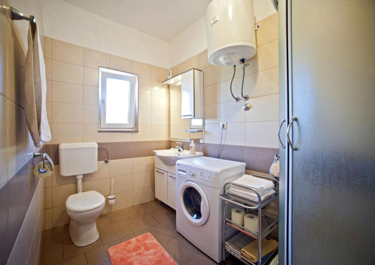 Apartments With A Parking Space Gornje Selo, Solta - 15545 Grohote Εξωτερικό φωτογραφία