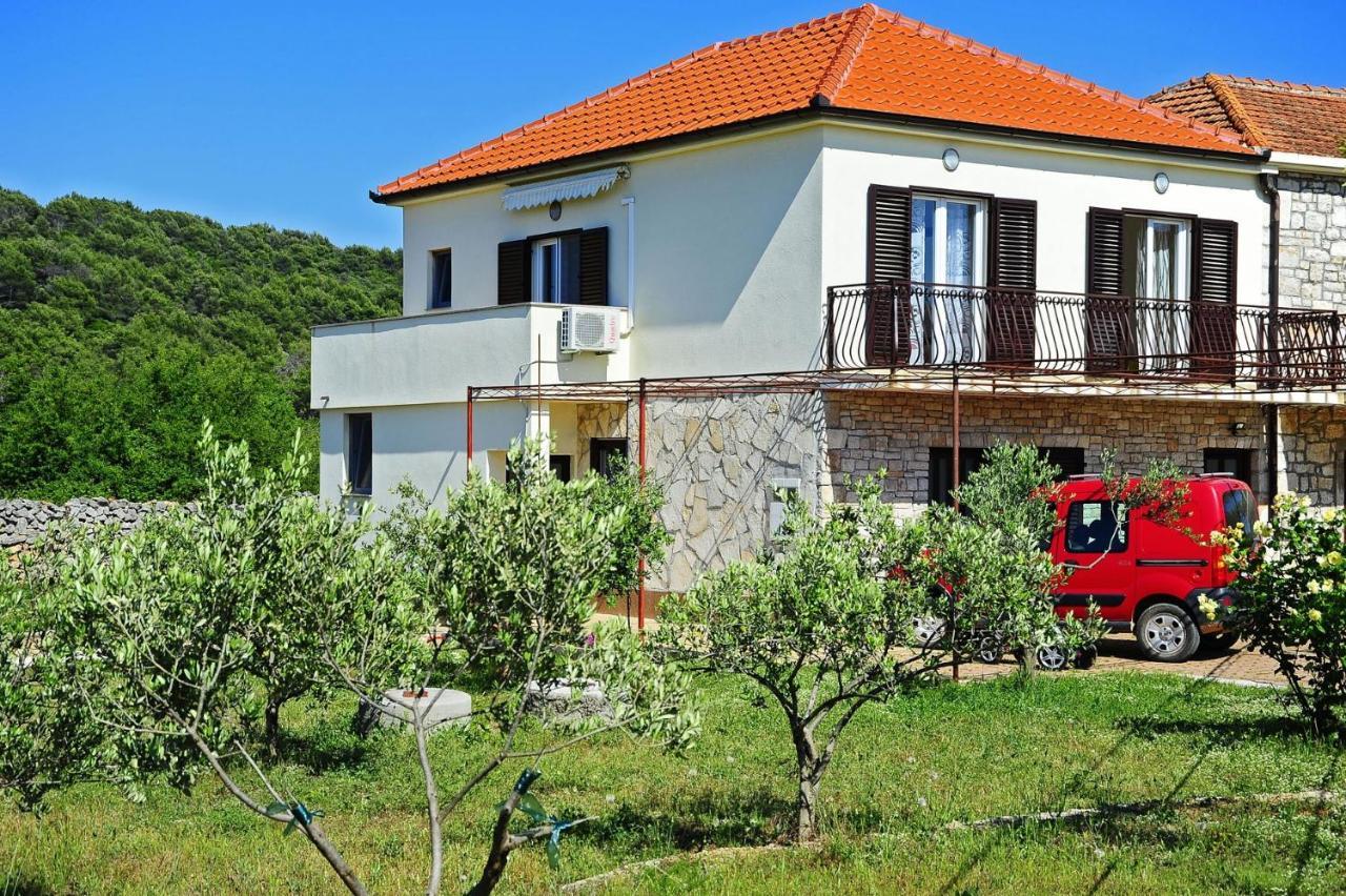 Apartments With A Parking Space Gornje Selo, Solta - 15545 Grohote Εξωτερικό φωτογραφία