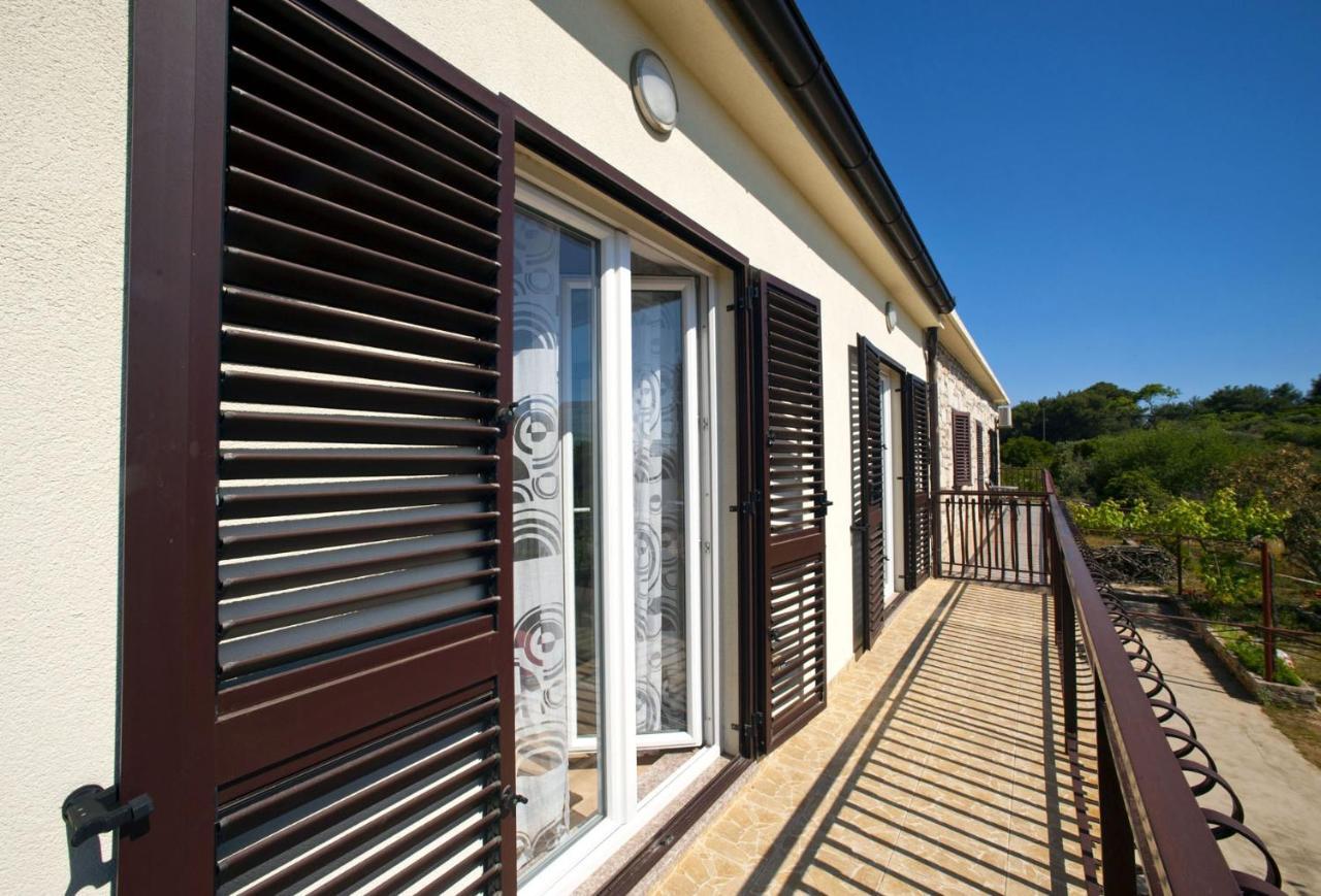Apartments With A Parking Space Gornje Selo, Solta - 15545 Grohote Εξωτερικό φωτογραφία